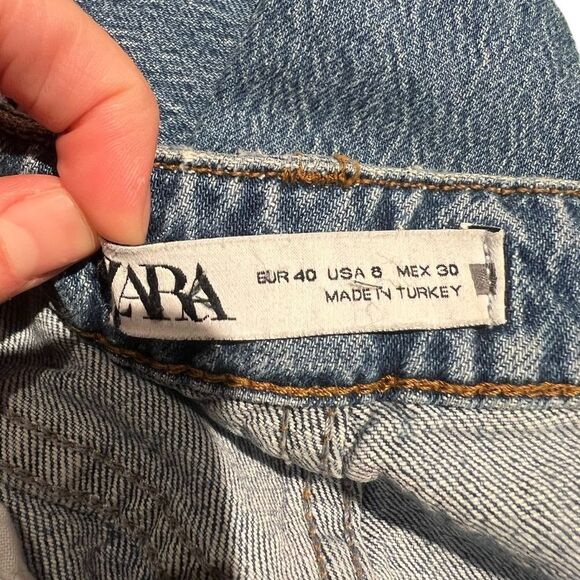 Zara medium wash raw hem jeans. Size 8 - Picture 3 of 9